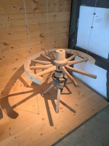 Holzrad als Halbfabrikat in der Wagnerwerkstatt